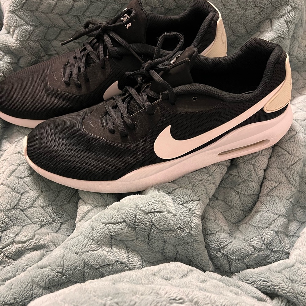 Nike air max oketo black and white sneaker